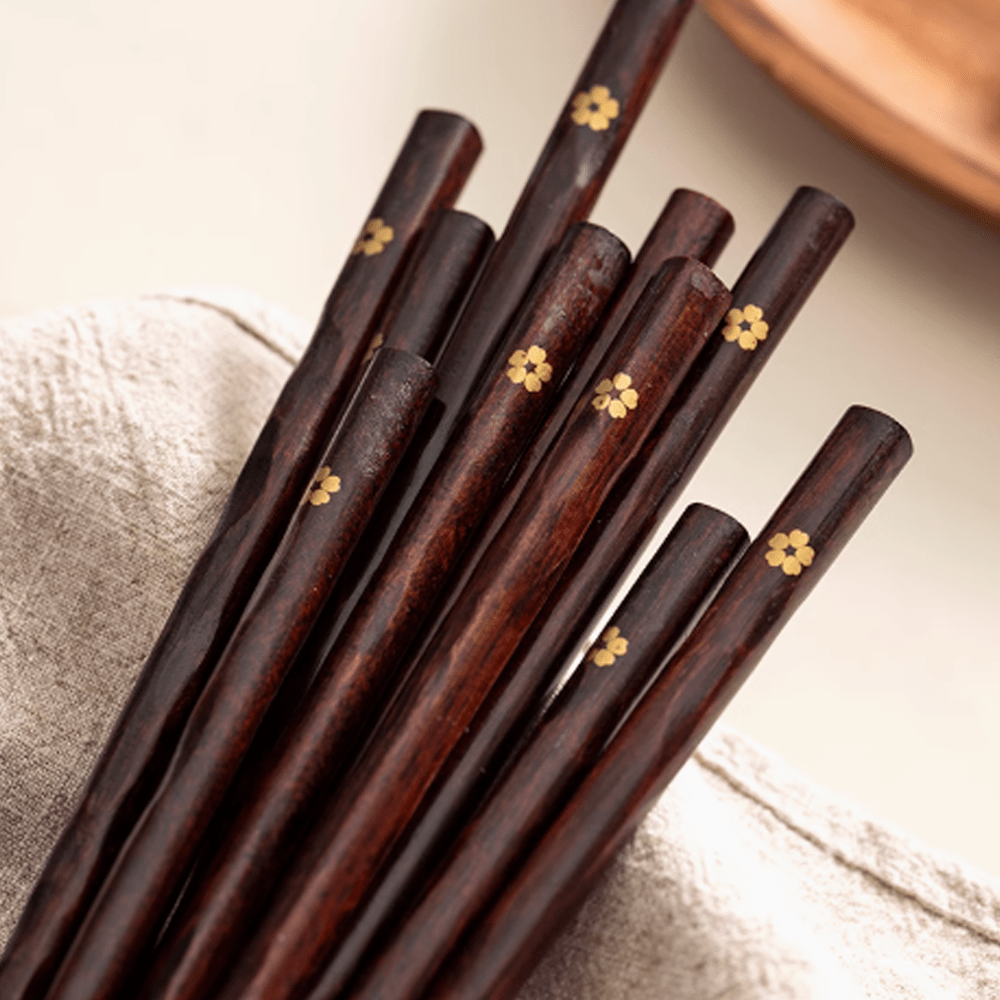 Non-slip Sakura pointed-tip wooden chopsticks set made from natural jujube wood, featuring beautiful cherry blossom designs.