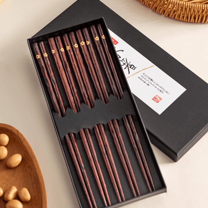 Non-slip Sakura pointed-tip wooden chopsticks set in a sleek black box with cherry blossom design.