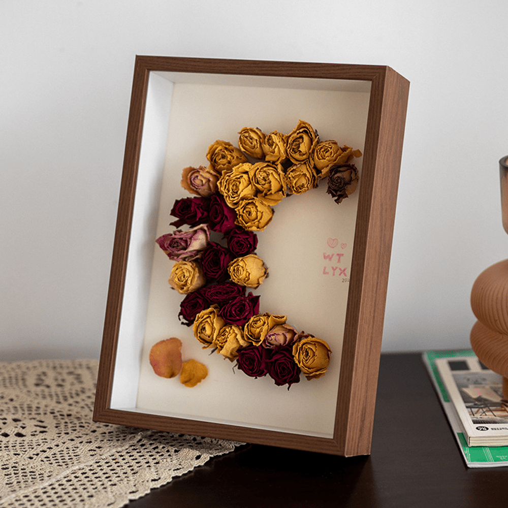 Deep inner frame specimen photo frame showcasing dried roses arranged artistically, adding a touch of natural beauty.