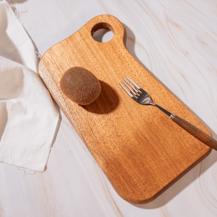 Ring-shaped mini cutting board made of walnut wood, ideal for baby food preparation and eco-friendly cooking.