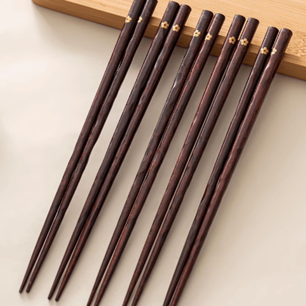 Non-slip Sakura pointed-tip wooden chopsticks set made of natural jujube wood, enhancing dining elegance with cherry blossom design.