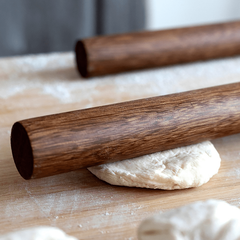 Natural wood rolling pin on dough, perfect for Chinese pastries and Western delicacies, unpainted and wax-free.