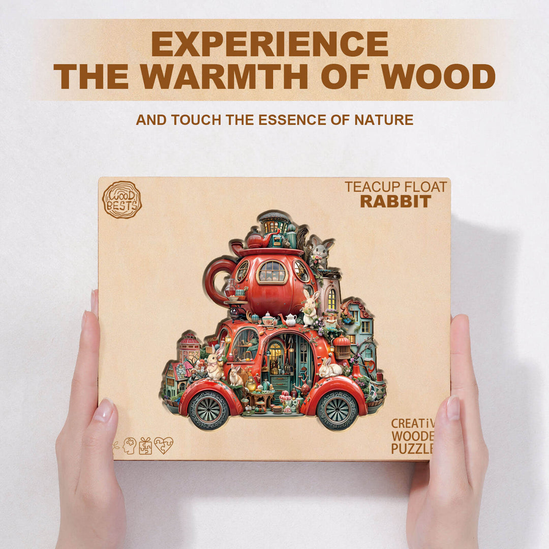 Puzzle en bois en forme de lapin flottant dans une tasse à thé