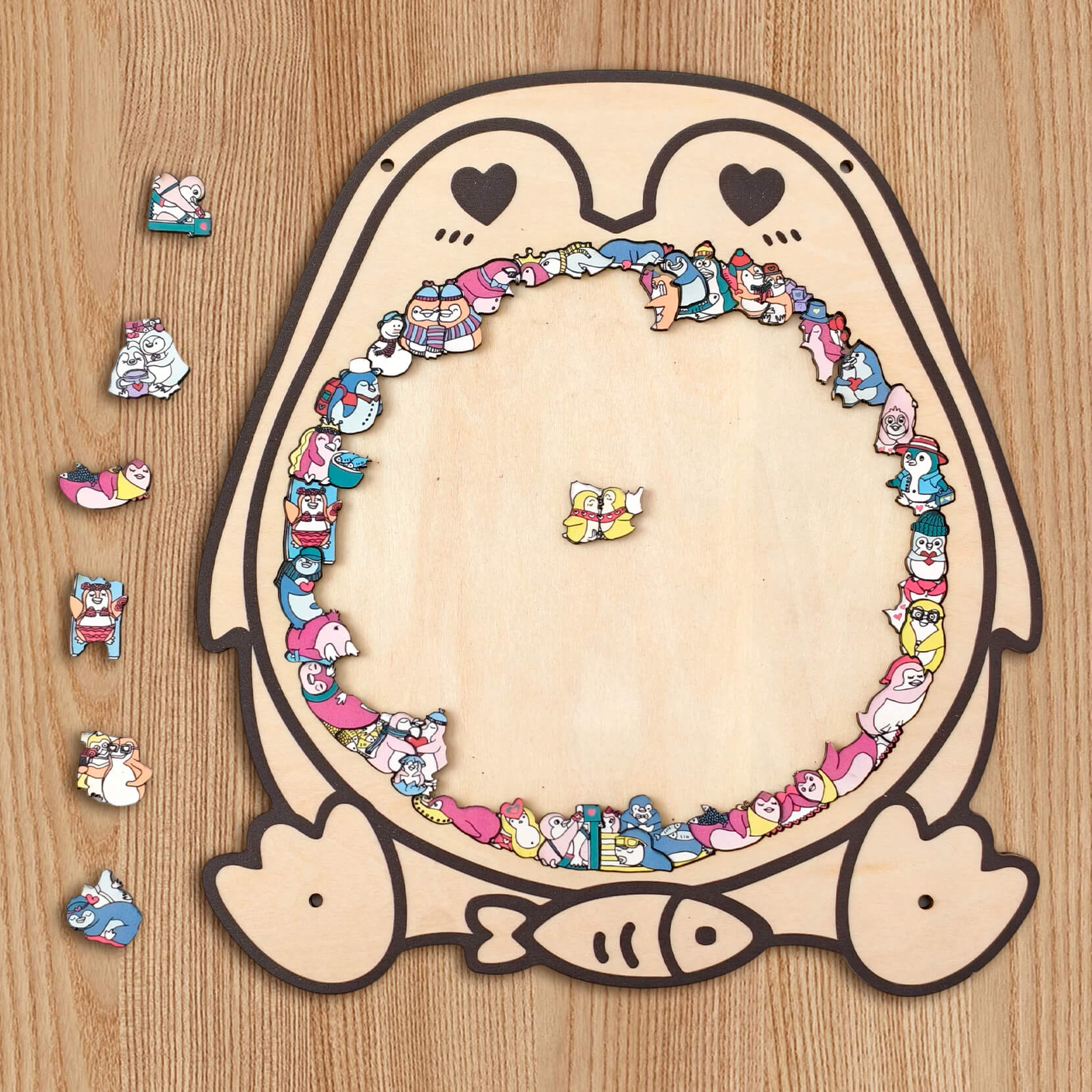 Puzzle en bois en forme de pingouin mignon