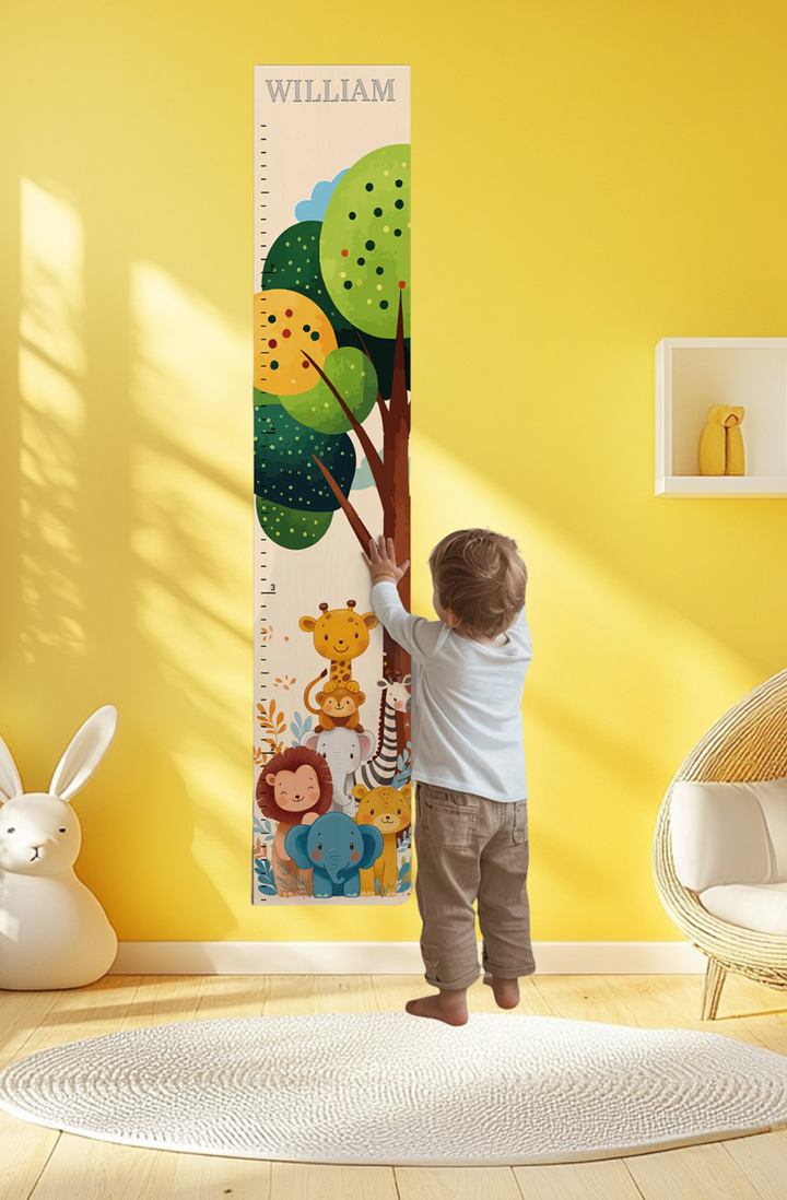 Personalisierte hölzerne Wachstumstabelle mit Dschungeltier-Motiv
