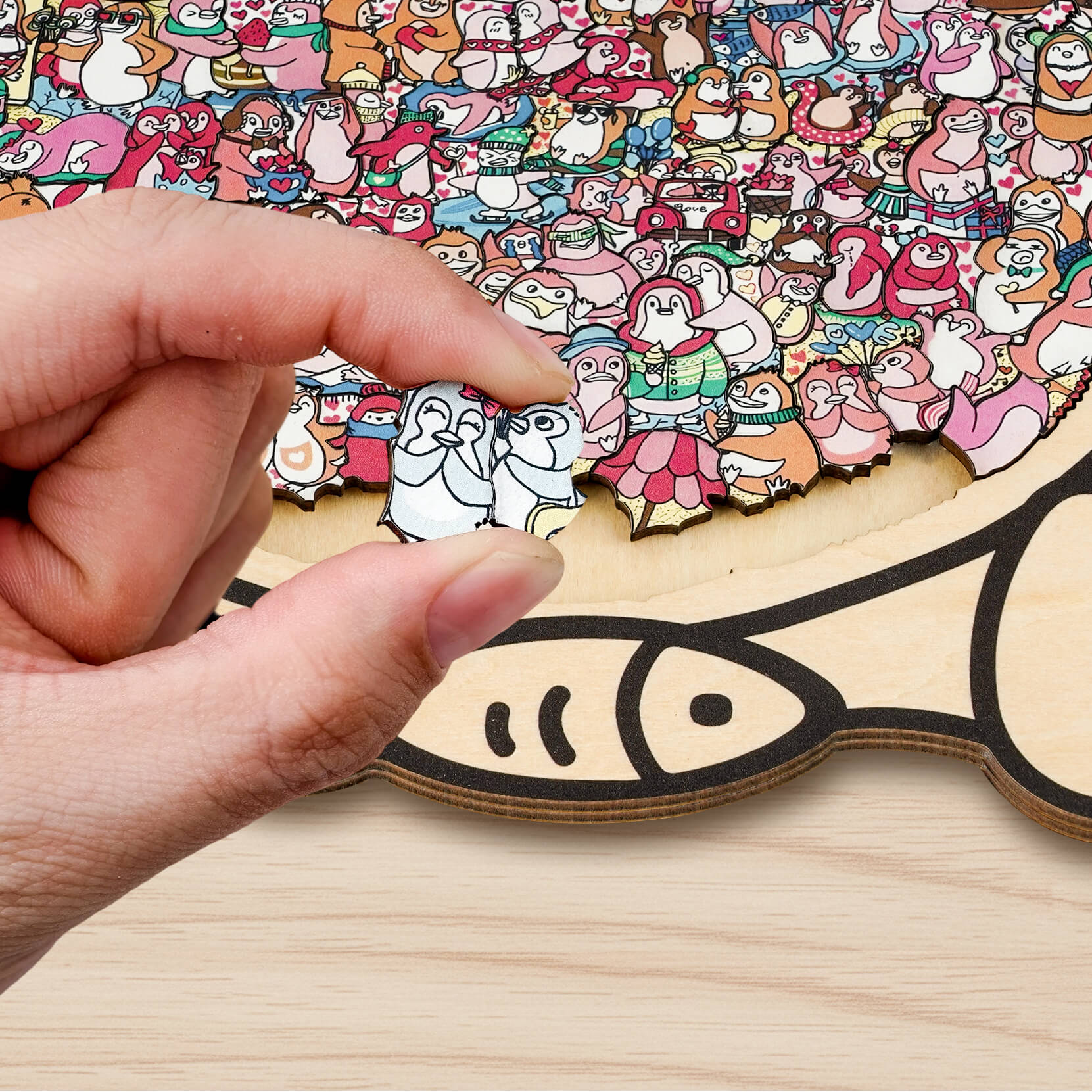 Puzzle en bois en forme de pingouin mignon