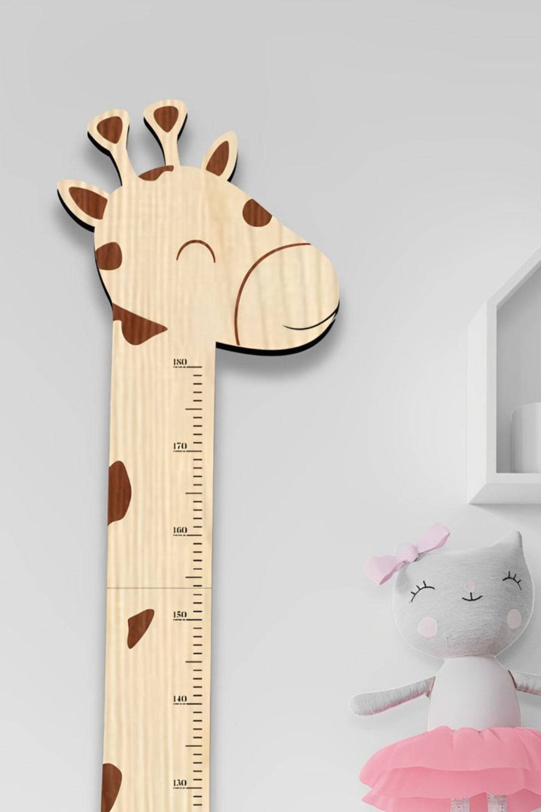 Personalisierte Giraffen-Wachstumstabelle aus Holz