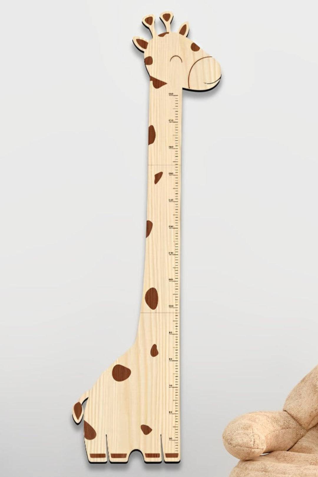 Personalisierte Giraffen-Wachstumstabelle aus Holz